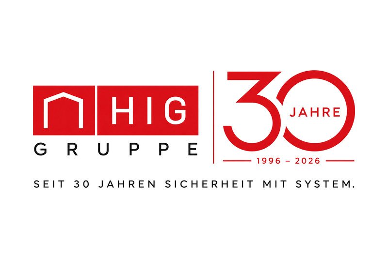 Jubiläums-Entwurf C: HIG-Logo links, rechts ein roter Ring mit „30 JAHRE“, darunter Jahrespaar und Claim-Zeile